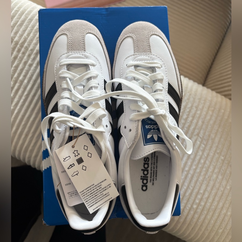 adidas White Black Samba Trainers with Gum Sole - Picture 3 of 7